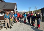 Torsdag: Hele gjengen står klar utenfor Geiterygghytta før avgang mot Steinbergdalen.